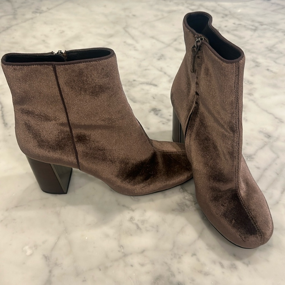 Lola Cruz velvet booties size 39 (us 8.5) EUC